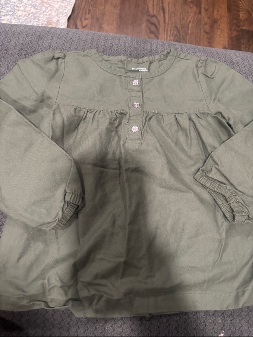 🟢10/$10 - Girls Olive Green Long Sleeve Peasant Top